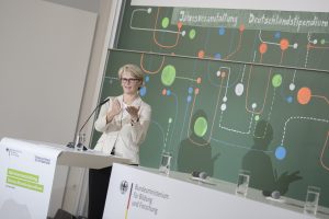 Bundesministerin Anja Karliczek bei der Jahresversammlung in Dresden © BMBF / Hans-Joachim Rickel 